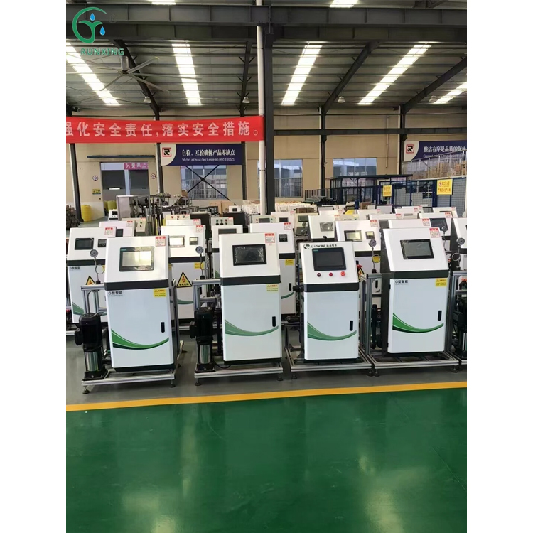 Enclosed single-channel water and fertilizer integrated machine